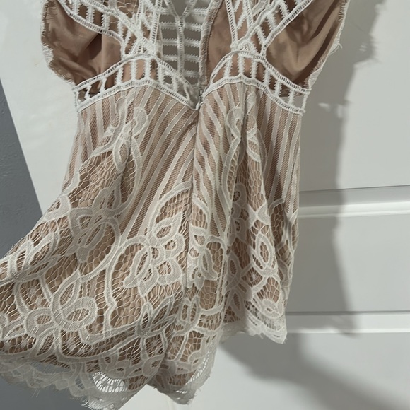 Selfie Leslie Lace Crochet Romper-Medium - Picture 8 of 12